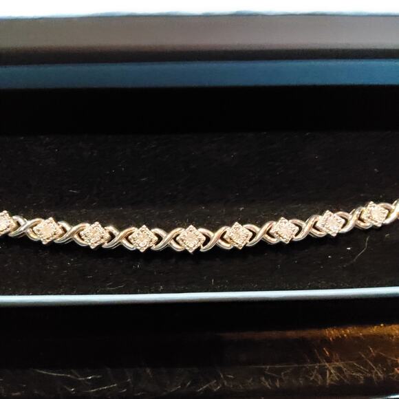 1/2 CT TW DIAMOND TENNIS BRACELET 7" XO SQUARE IN STERLING SILVER - Picture 8 of 9